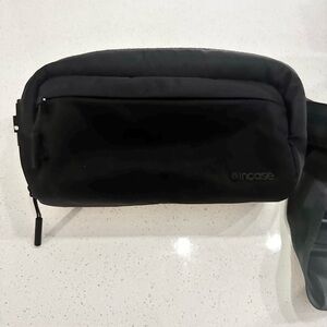Incase Black Men's camera  Bag